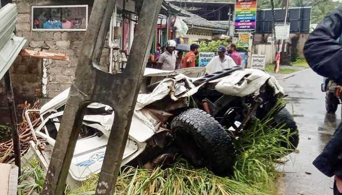 பாதுக்க – ஹொரண வீதியில் வாகன விபத்து; சாரதி காயம்