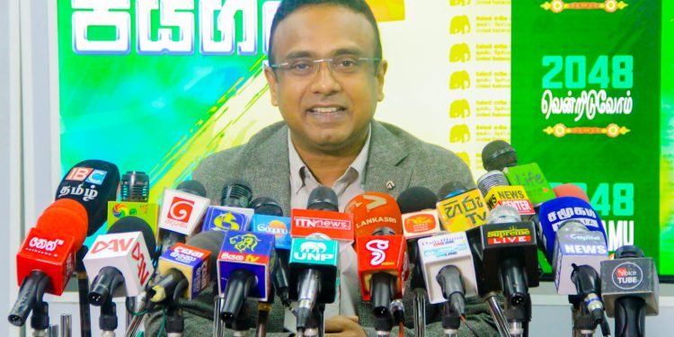 அதிகாரத்துக்கு வரத்துடிக்கும் தரப்புக்கே தேர்தல் தேவை!  மனுஷ நாணக்கார சாடுகிறார்