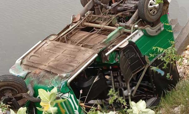 முச்சக்கரவண்டி கவிழ்ந்து விபத்துக்குள்ளானதில் குழந்தை உட்பட 4 பேர் காயம் – யாழில் சம்பவம்