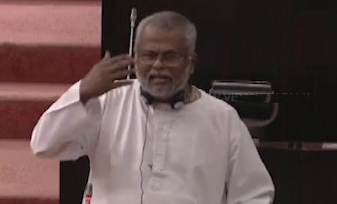 இந்திய இழுவைப்படகை எமது கடற்பரப்பில் ஒரு வினாடியும்கூட அனுமதிக்கக்கூடாதாம்! அமைச்சர் டக்ளஸ் காட்டம்