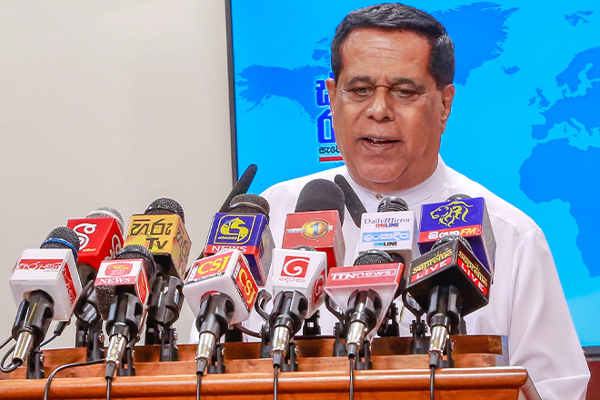 அம்பாந்தோட்டைத் துறைமுகத்துக்கு இலாபமீட்ட பல வேலைத்திட்டங்கள்! அமைச்சர் நிமல் சிறிபால டி சில்வா கவனம்