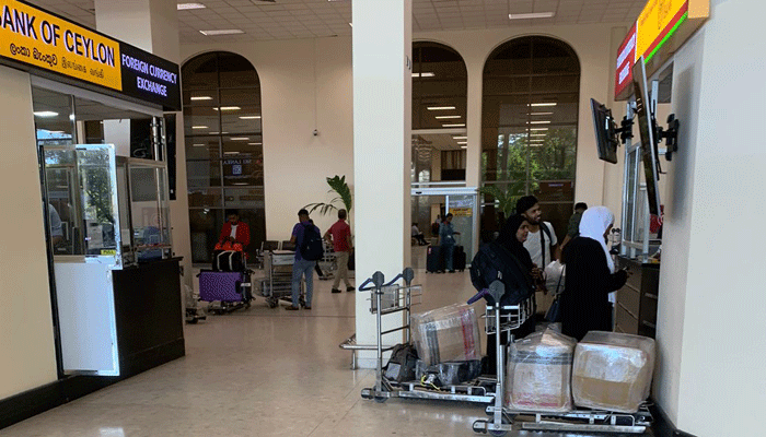 குவைத்தில் சட்டவிரோதமாக தங்கியிருந்த 26 வீட்டுப் பணிப்பெண்கள் நாடு திரும்பினர்