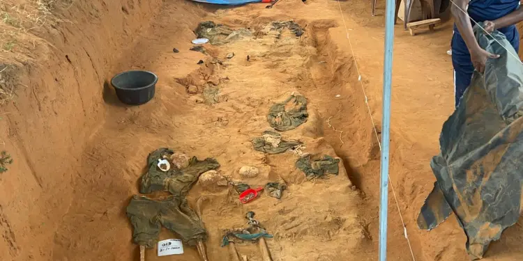 கொக்குத் தொடுவாய் மனித புதைக்குழி: 19 எலும்புகூட்டு தொகுதிகள் மீட்பு!