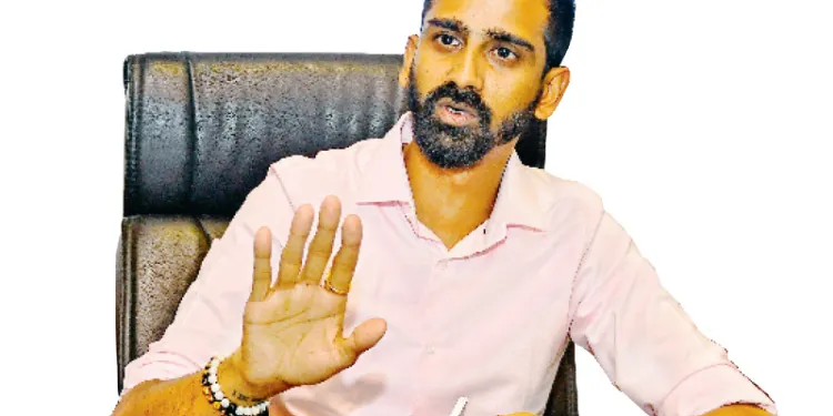 அழைப்பிதழை எதிர்பார்த்து மனோ இருக்கக் கூடாதாம்! சமாளிக்கிறார் ஜீவன்;