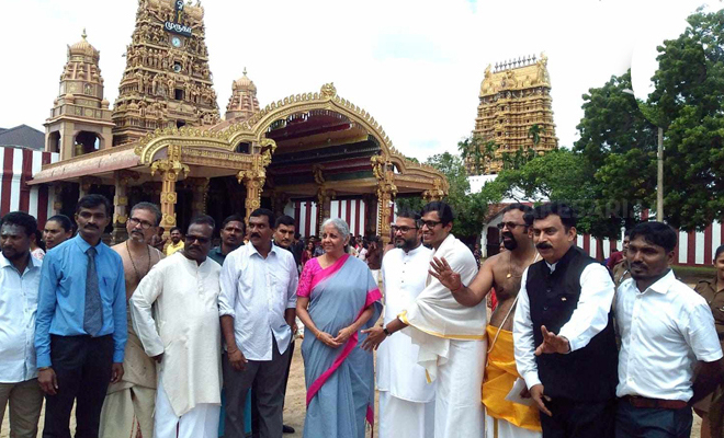நல்லூர் கந்தனை வழிபட்டார் இந்திய நிதி அமைச்சர் நிர்மலா