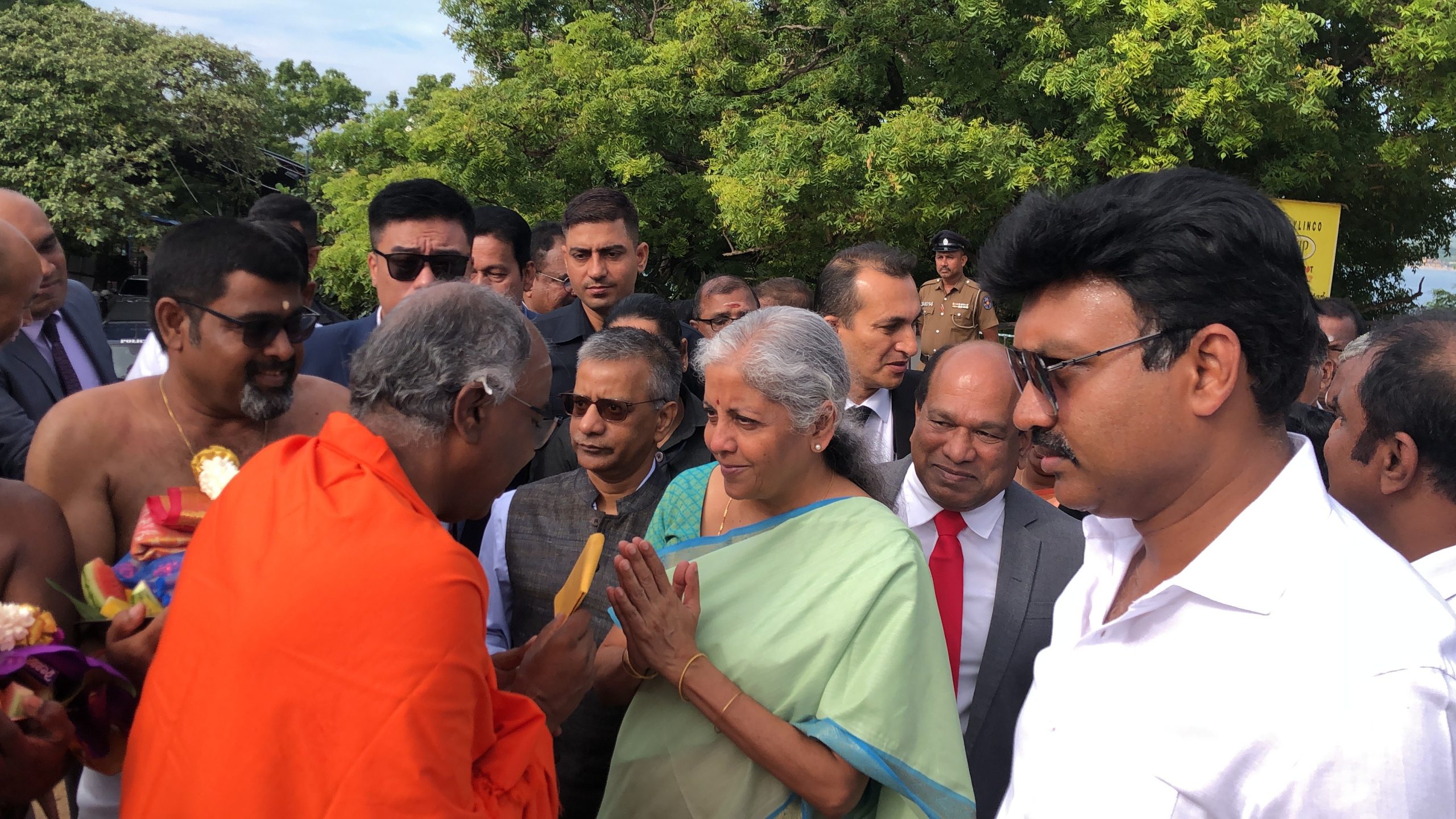 திருக்கோணேஸ்வரத்திற்கு விஜயம் மேற்கொண்டார் நிர்மலா சீதா ராமன்!