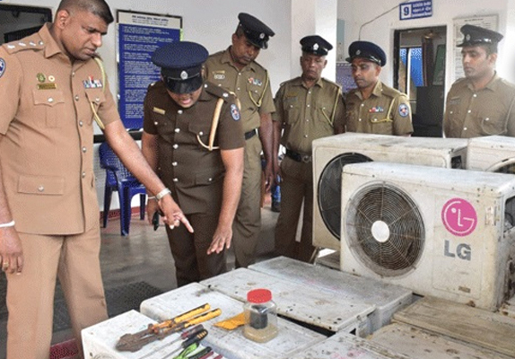 பல்பொருள் அங்காடிகள் மற்றும் வீடுகளில் திருடப்பட்ட 15 குளிரூட்டிகளுடன் மூவர் மாளிகாவத்தையில் கைது!