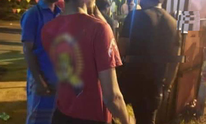 புலிச்சின்னம் பொறித்த சட்டை அணிந்த இளைஞன் கைது