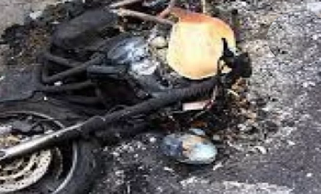 பொலிஸ் உத்தியோகஸ்தரின் மோட்டார் சைக்கிள் தீக்கிரை! மருதங்கேணியில் சம்பவம்