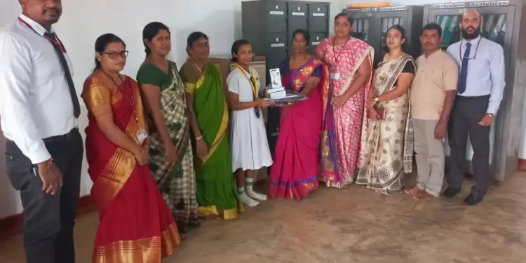 யாழில் வரலாற்று சாதனை படைத்த மாணவி கௌரவிப்பு