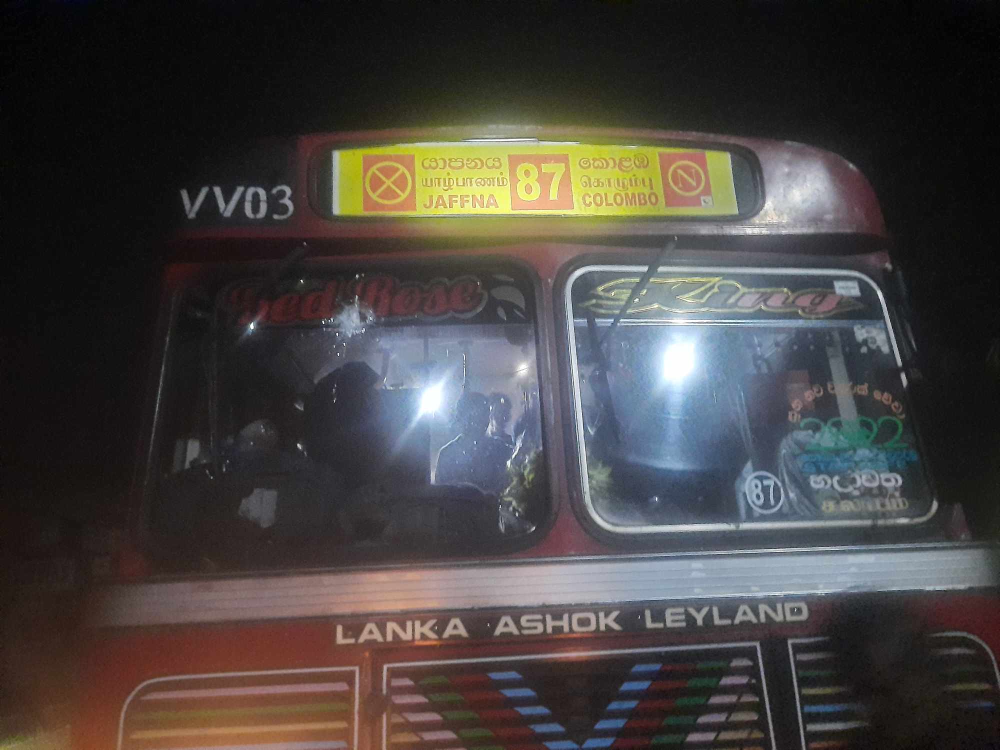 யாழ்.நோக்கிச் சென்ற பேருந்துக்கள் மீது அநுராதபுரத்தில் கல் வீச்சு