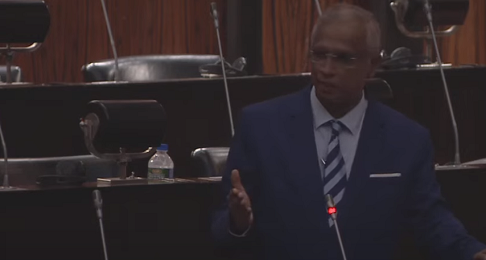 மக்களின் பிரதிநிதி என்று தொடர்ந்தும் கூறாமல் இராஜினாமா செய்யுங்கள் – ராஜபக்ஷர்களுக்கு சுமந்திரன் வலியுறுத்து