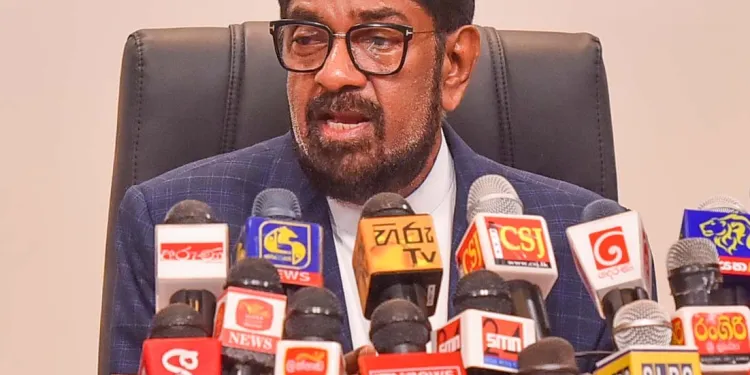 வெப்ப வலய நாடுகளுக்கு கடுமையான நெருக்கடி : அமைச்சர் கெஹலிய!