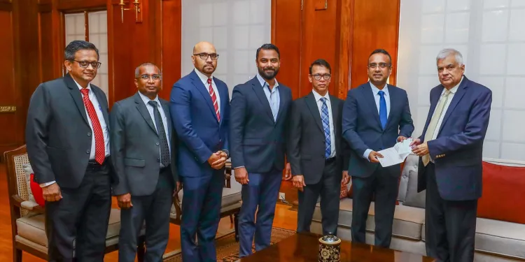 வெளிநாட்டு வேலைவாய்ப்பு பணியகம் ஈட்டிய மேலதிக நிதி ஜனாதிபதியிடம் வழங்கி வைப்பு!