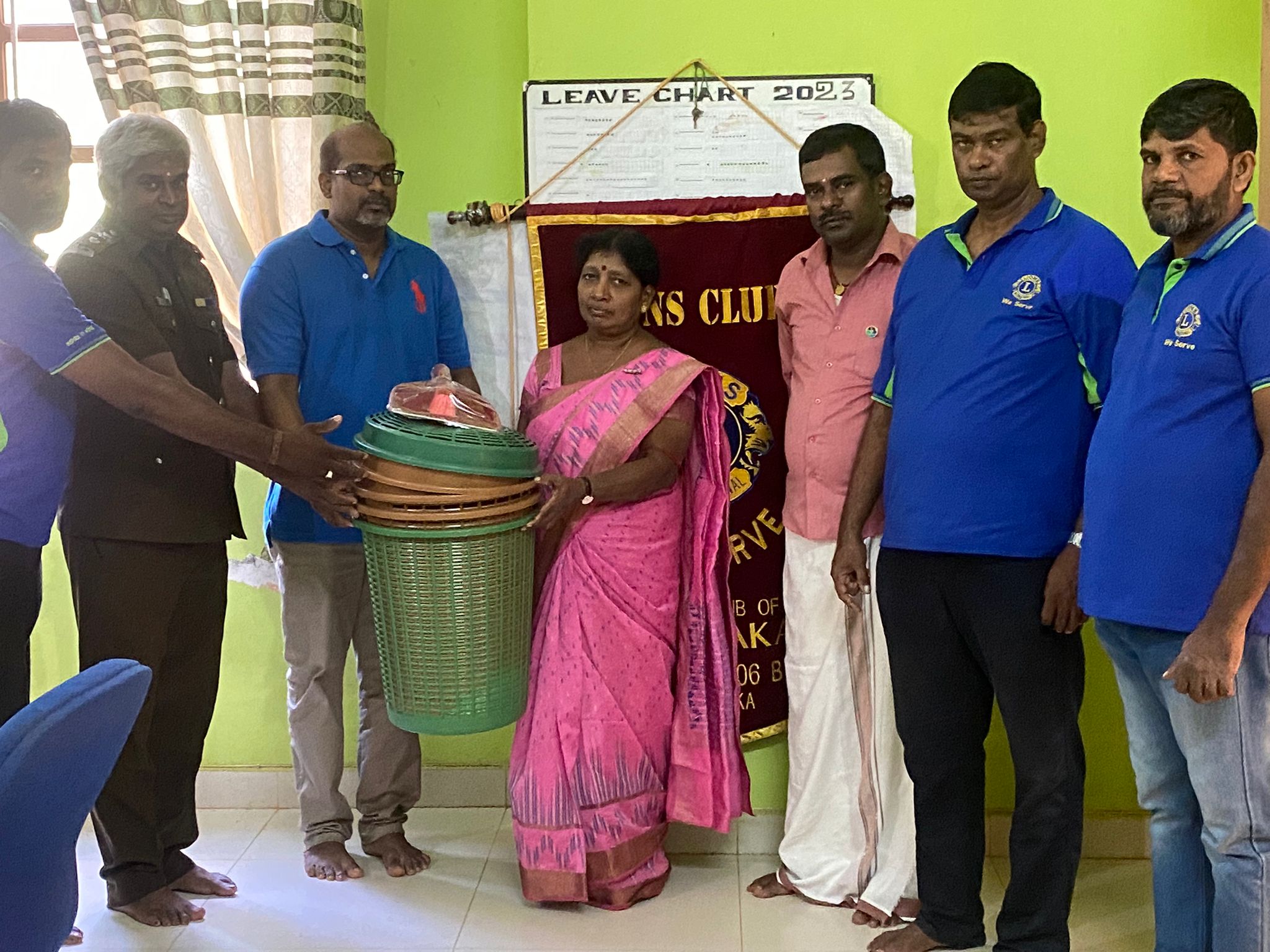 இராமநாதன் கல்லூரிக்கு குப்பை சேகரிக்கும் வாழிகள் சுன்னாகம் லயன்ஸால் வழங்கிவைப்பு!