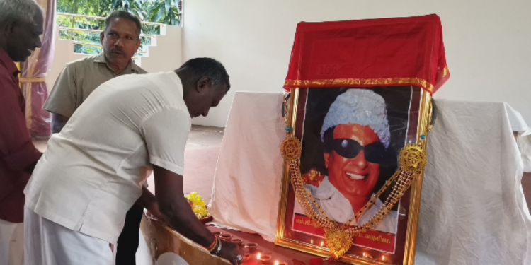 எம்.ஜி.ஆர். நினைவுதினம் வவுனியாவில் அனுஷ்டிப்பு!