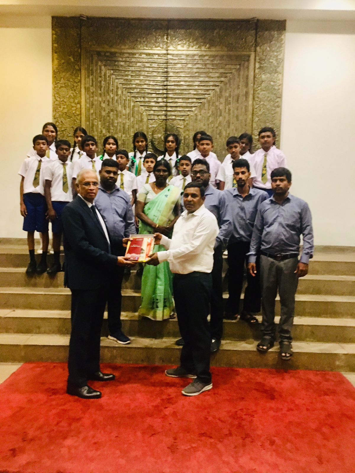 கொக்குவில் நாமகள் வித்தியாலய மாணவர்கள் நாடாளுமன்று விஜயம்! சுமந்திரன் எம்.பியின் ஒழுங்கமைப்பில்