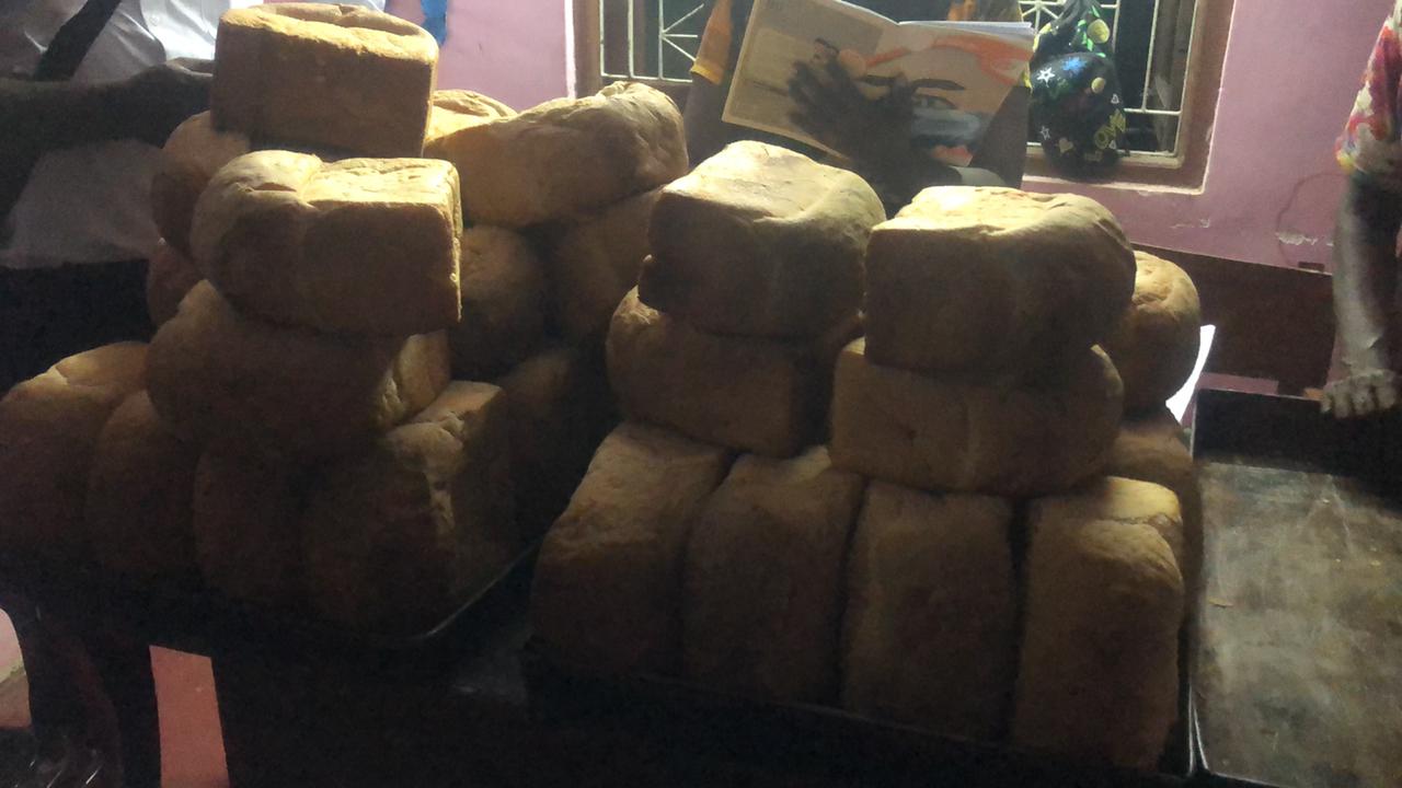 சட்டத்துக்கும் மனித உரிமைக்குமான நிலையம் வெள்ளம் பாதித்த மக்களுக்கு இரவு உணவு!