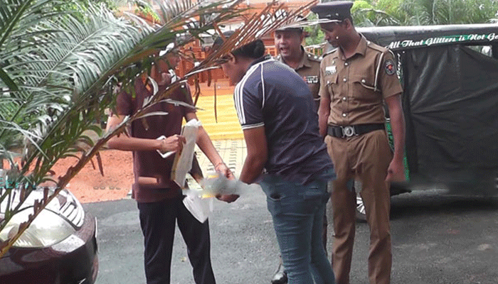 தம்புள்ளை ஹோட்டல் அறையில் இருந்து சந்தேகத்துக்குரிய வாகன தகடுகள் சிக்கின