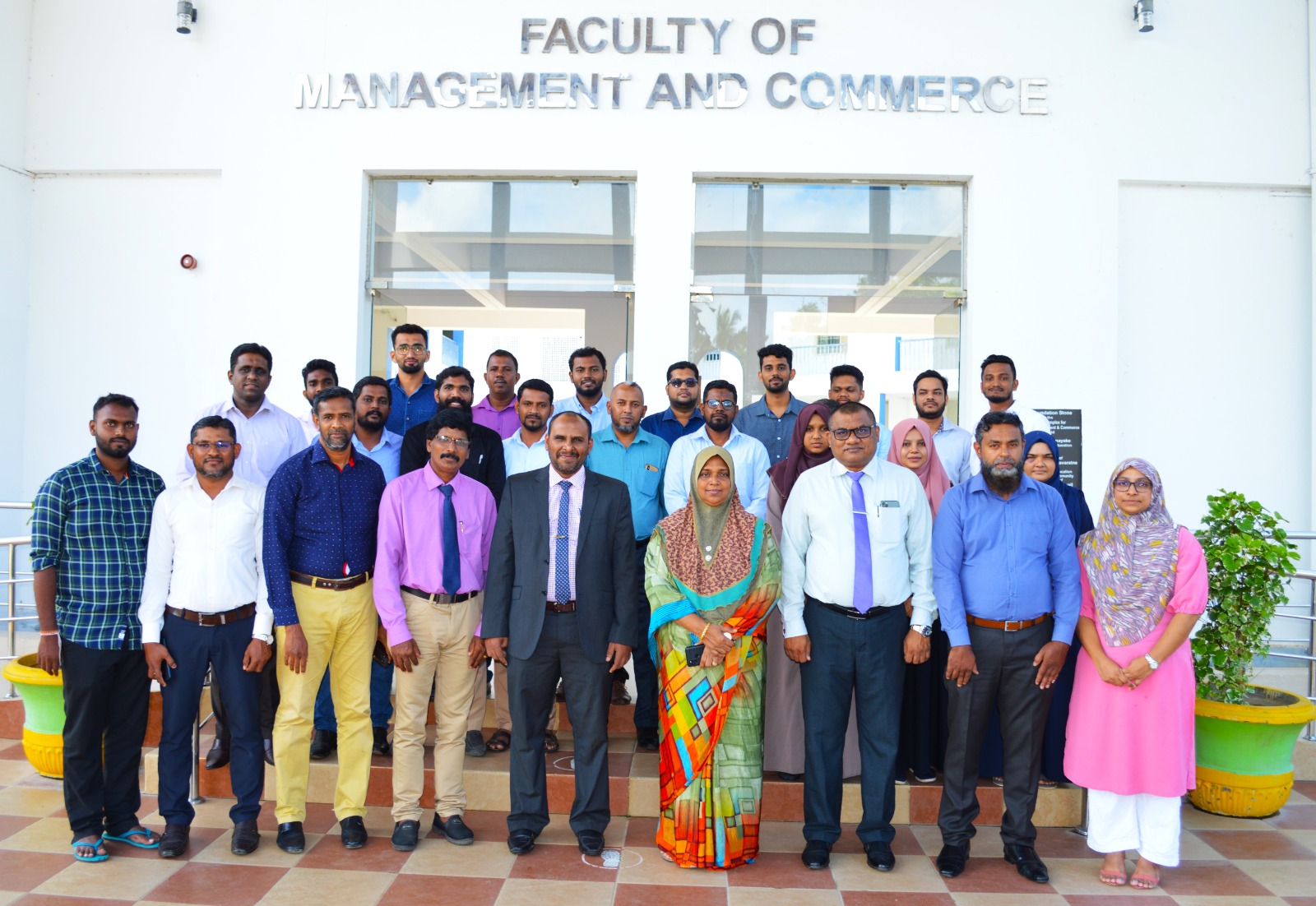 இலங்கை தென்கிழக்கு பல்கலைக்கழகத்தில் மாணவர்களை இணைக்கும் தொடக்க விழா!