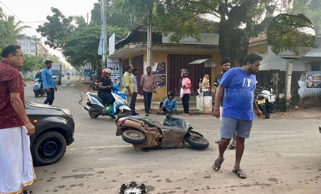 பொலிஸாரிடமிருந்து தப்பிக்க அதிவேகமாக பயணித்த 2 இளைஞர்கள் காரில் மோதினர்!