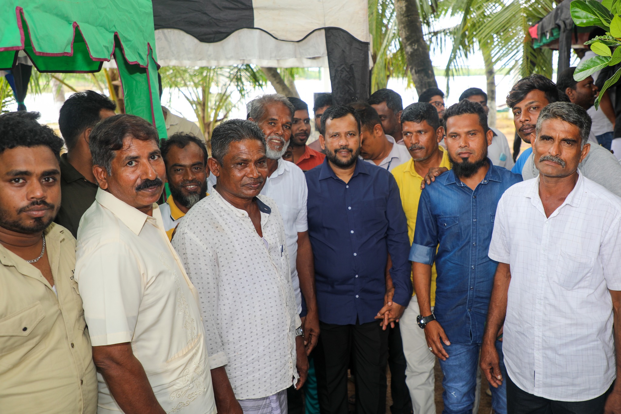 கிண்ணியா, அண்ணல் நகர், அல்-ஹிதாயா மீனவர் கூட்டுறவுச் சங்க மீனவர்களுடன் ரிஷாத் சந்திப்பு!