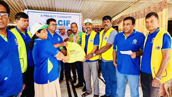 வெள்ளம் பாதித்த வன்னி மக்களுக்கு சர்வதேச லயன்ஸ் கழகத்தால் உதவி!