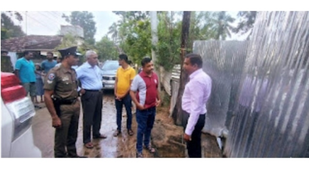 அம்பாறை வெள்ளப் பாதிப்புகளை பார்வையிட்டார் மாவட்ட செயலர்!