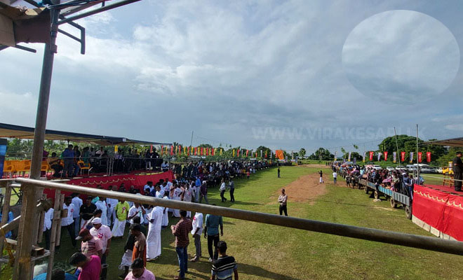 இலங்கை வரலாற்றில் முதல் முறையாக ஜல்லிக்கட்டை ஆரம்பித்து வைத்தார் செந்தில் தொண்டமான்!