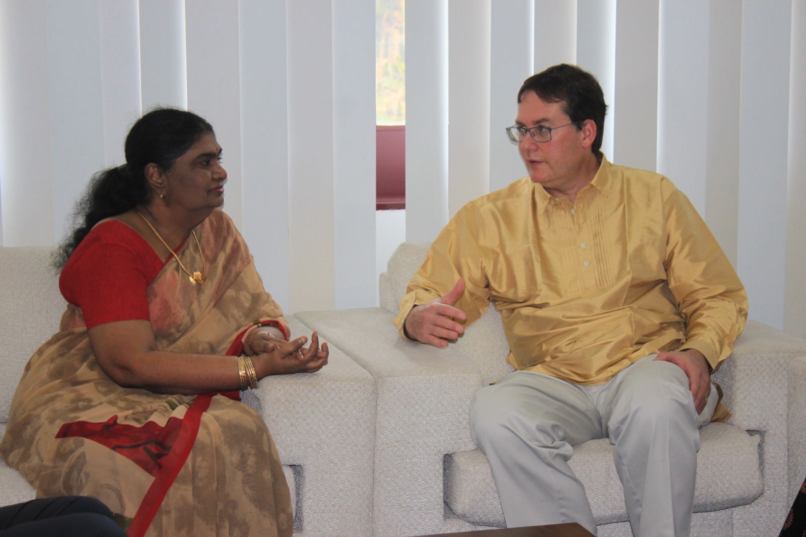 தற்போதைய பொருளாதாரக் கொள்கைகளை நாட்டை கட்டியெழுப்ப பின்பற்றுவது அவசியம் வடக்கு ஆளுநரிடம் நாணய நிதிய பிரதிநிதிகள் தெரிவிப்பு