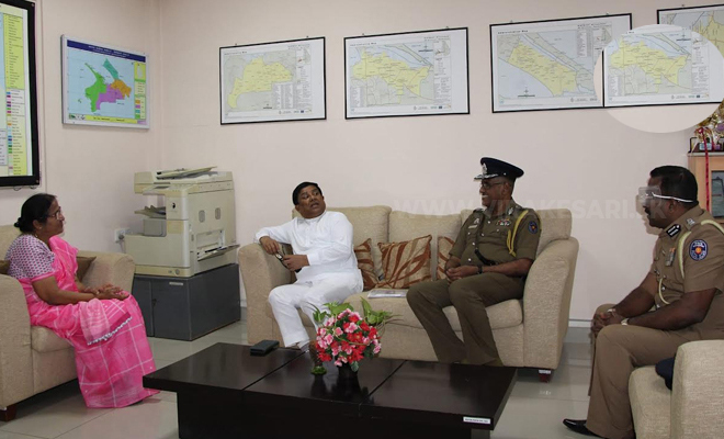 நாடாளுமன்ற உறுப்பினர் வஜிர அபேவர்தன கிளிநொச்சி மாவட்ட செயலகத்துக்கு விஜயம்