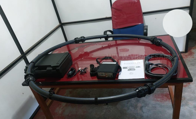 புதையல் தொடர்பான ஸ்கேனர் இயந்திரத்துடன் மூவர் கைது! வைத்;தியர் உள்ளடக்கம் ; இரு வாகனங்கள் பறிமுதல்