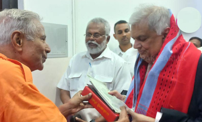 ஜனாதிபதி ரணிலிடம் “மன்னார் சிவபூமி” நூலை கையளித்தார் மறவன்புலவு சச்சிதானந்தன்