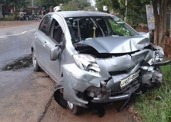 முந்தல் பிரதேசத்தில் இரு கார்கள் மோதி விபத்து; பத்துப் பேர் காயம்!