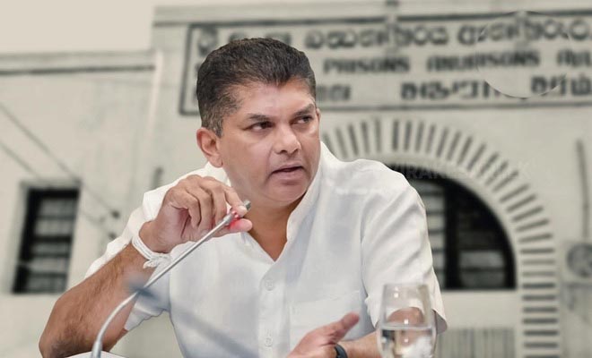 இராஜாங்க அமைச்சர் லொகான் ரத்வத்தை துப்பாக்கிமுனையில் அச்சுறுத்தல் விடுத்தார்! தமிழ் அரசியல்கைதி தெரிவிப்பு