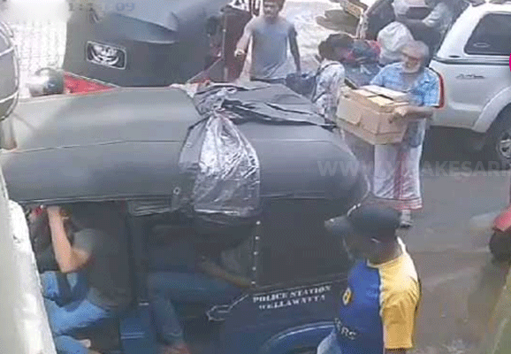 வெள்ளவத்தையில் பொலிஸ் என்று இளைஞரை தாக்கும் மர்மநபர்கள்!