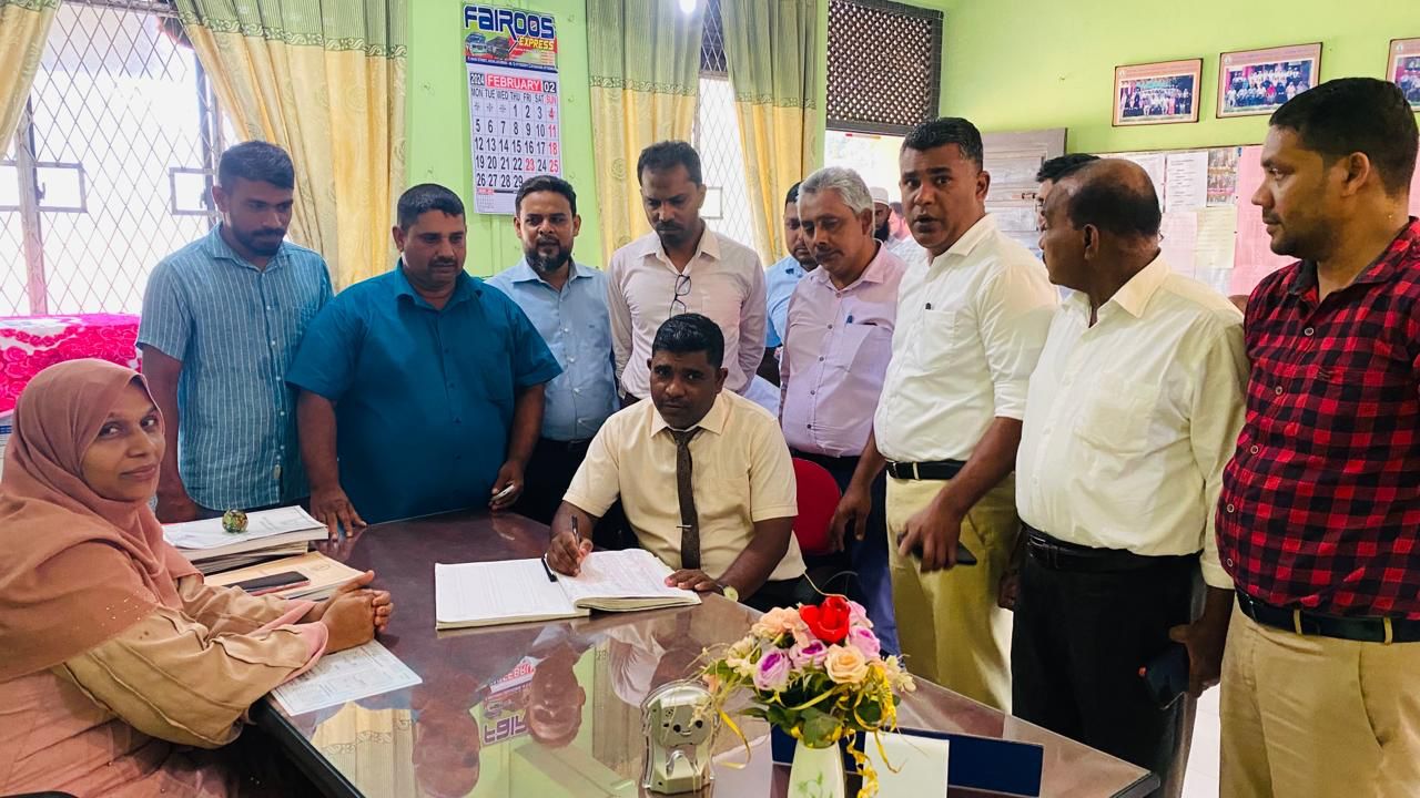 அட்டாளைச்சேனை அக்ஃஇக்றஃ வித்தியாலயத்தின்   பிரதி அதிபராக முஹம்மட் பாஹிம் கடமையேற்பு