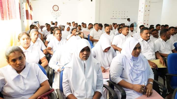 நாட்டின் பொருளார முன்னேற்றத்திற்காக அரச ஊழியர்களும் உழைக்க வேண்டும்! கல்முனை பிராந்திய சுகாதார சேவைகள் பணிப்பாளர் தெரிவிப்பு