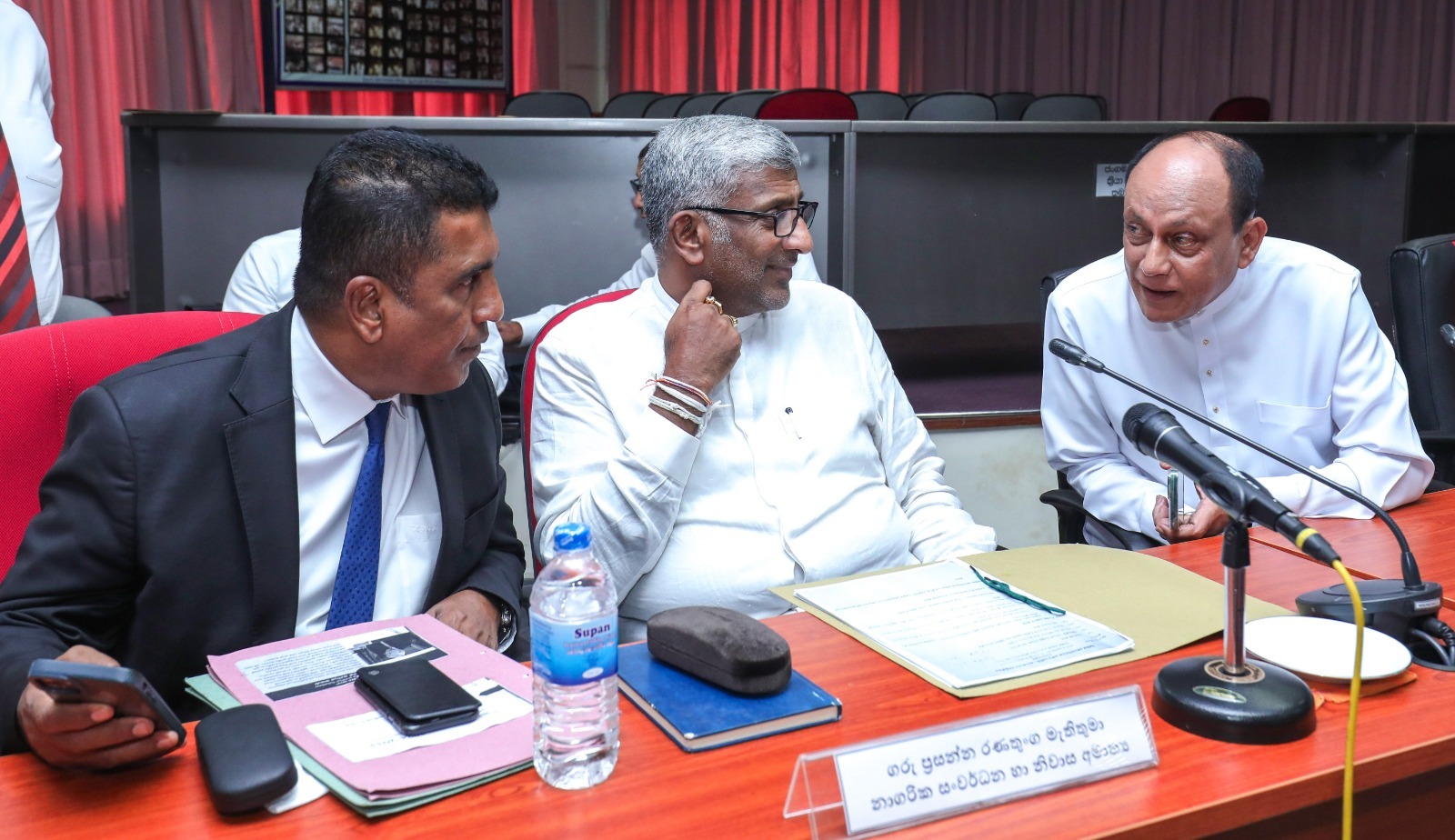 அரச நிறுவனங்களுக்கிடையில் சரியான ஒருங்கிணைப்பு இன்மையால் நாட்டின் அபிவிருத்தி தடைப்படுகின்றதாம்! அமைச்சர் பிரசன்ன ரணதுங்க குற்றச்சாட்டு