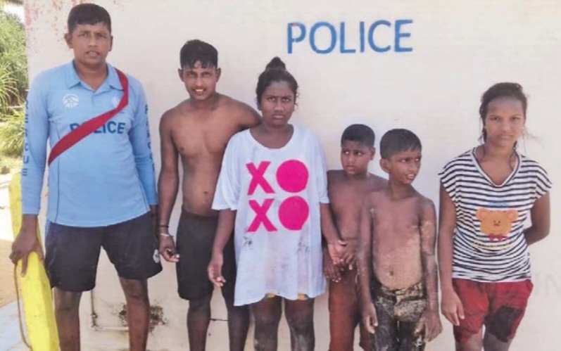 உயிருக்காக போராடிக் கொண்டிருந்த ஐவர் பாணந்துறை கடலில் காப்பாற்றப்பட்டுள்ளனர்