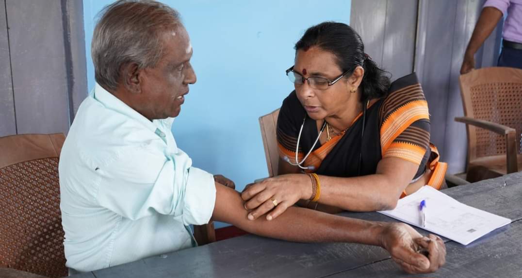 உலக தொழுநோய் தினத்தினை முன்னிட்டு வளத்தாப்பிட்டியில் நடமாடும் வைத்திய சேவை