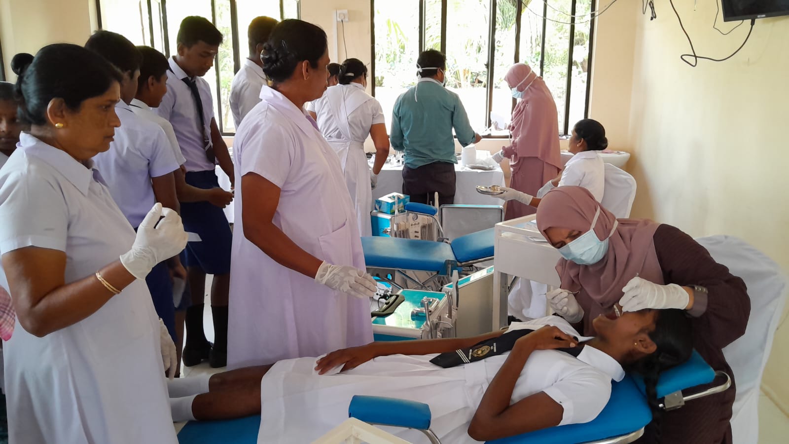 உலக வாய் சுகாதார தினத்தை முன்னிட்டு பற்சிகிச்சை மருத்துவ முகாம் கல்முனையில்!