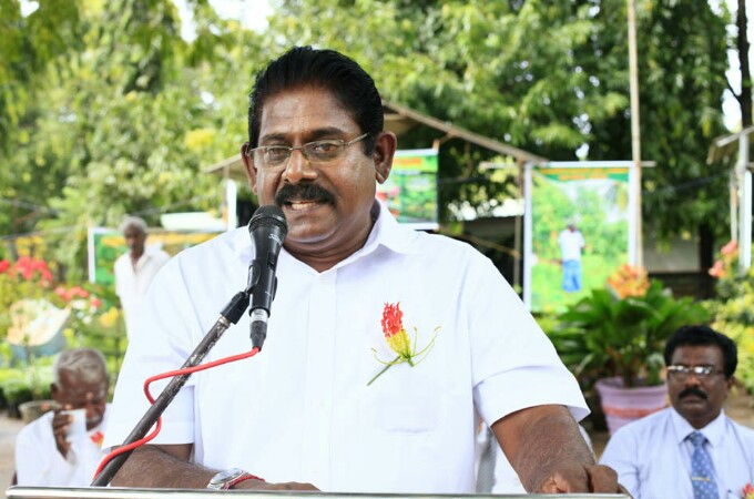 தென்னிந்தியக் கும்மாள நடிகைகளின் வருகை சமூகத்தைப் போதை மயப்படுத்தும் ஏற்பாடே! பசுமை அறிவொளி நிகழ்ச்சியில் பொ .ஐங்கரநேசன் சுட்டிக்காட்டு