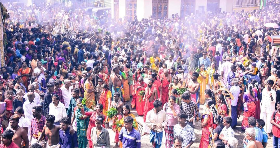 மாத்தளை அருள்மிகு முத்துமாரியம்மன் தேவஸ்தான மாசிமக காவடி தீ மீதிப்பு