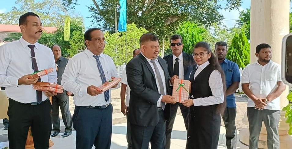 முல்லைத்தீவு மாவட்ட செயலகத்தில் சுதந்தின நிகழ்வு சிறப்புற நடந்தன!