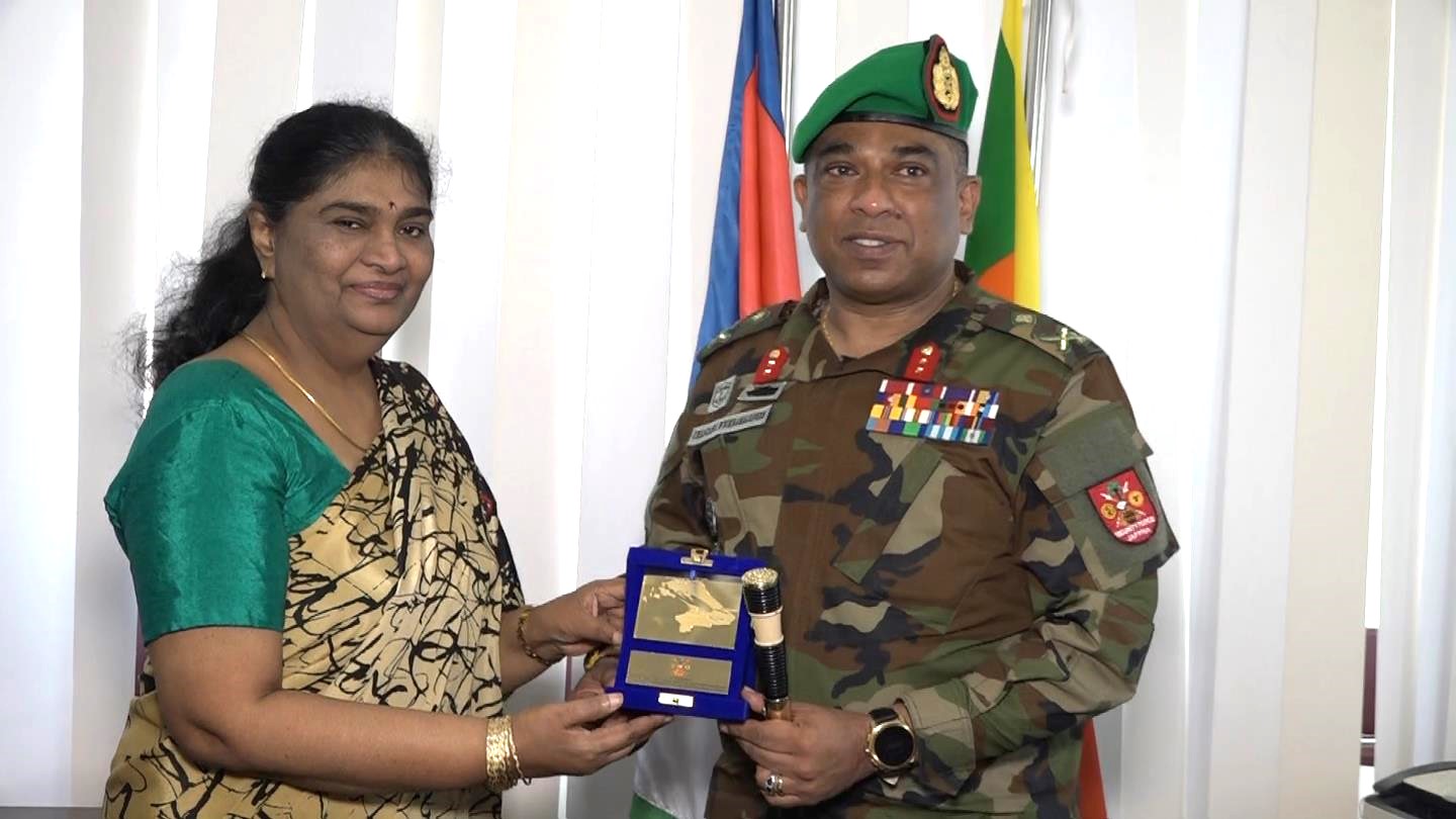 யாழ்ப்பாண பாதுகாப்புப்படைத் தலைமையக கட்டளைத்தளபதி வட மாகாண ஆளுநருடன் கலந்துரையாடல்