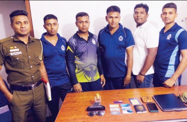 வடக்கு மாகாணத்திற்கு சுற்றுலாவந்த வெளிநாட்டு பயணியிடமிருந்து பொருள்களை திருடியவர் கைது!