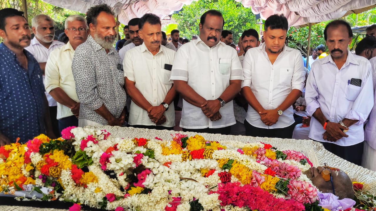 வவுனியா உமாமகேஸ்வரன் சமாதி அருகில்  புளொட் மூத்த தலைவர் உடல் அடக்கம்!