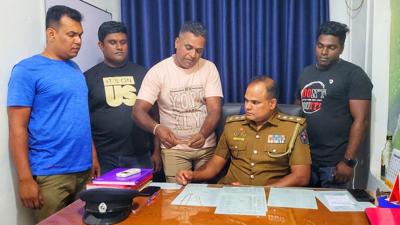 வவுனியா – பூவரசன்குளம் பொலிஸாரால் இருவர் கைது