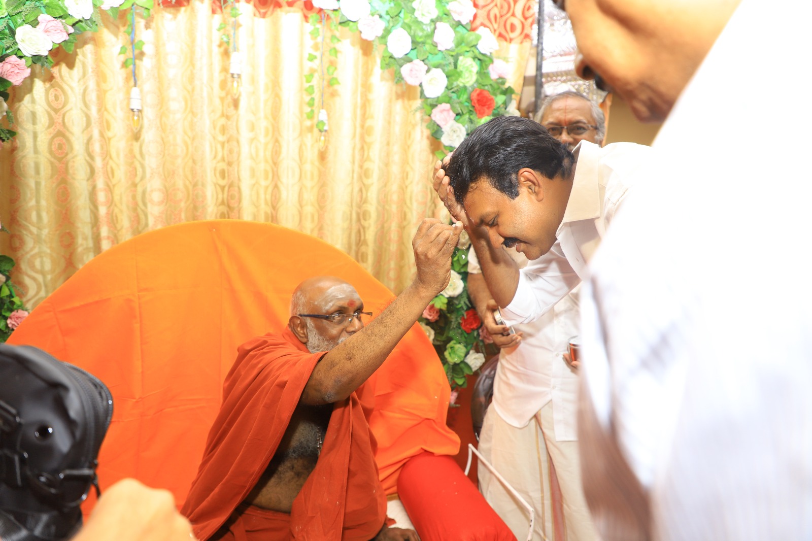 திருக்கோணேஸ்வரத்தில் சிவராத்திரி நிகழ்வை ஆரம்பித்து வைத்த கிழக்கு ஆளுநர செந்தில்!